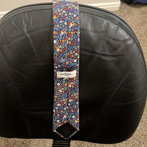 Goodfellow & Co floral tie (Navy background) - Picture 2 of 3
